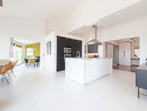 Køleskab, mikrobølgeovn, ovn, opvaskemaskine