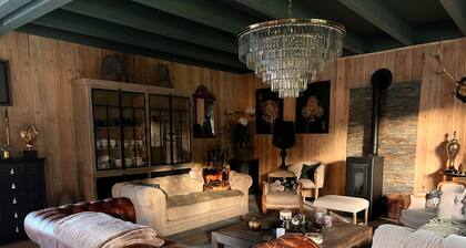 Chambre d'hÎtes 'TrÚs Belle Suite Familiale' avec piscine partagée, terrasse privée et Wi-Fi