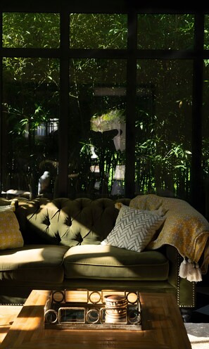 Télévision, table de tennis de table