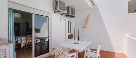 屋外ダイニングエリア