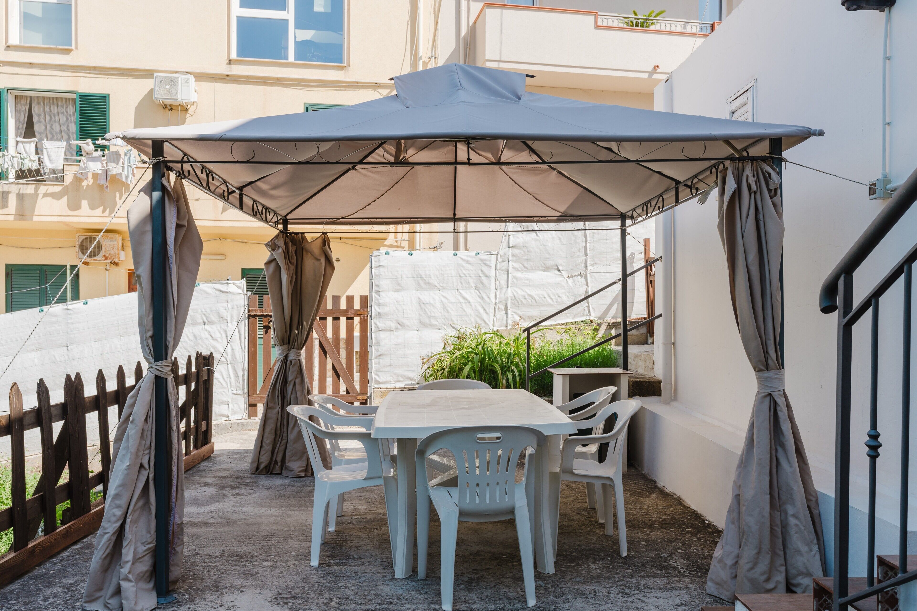 屋外ダイニングエリア