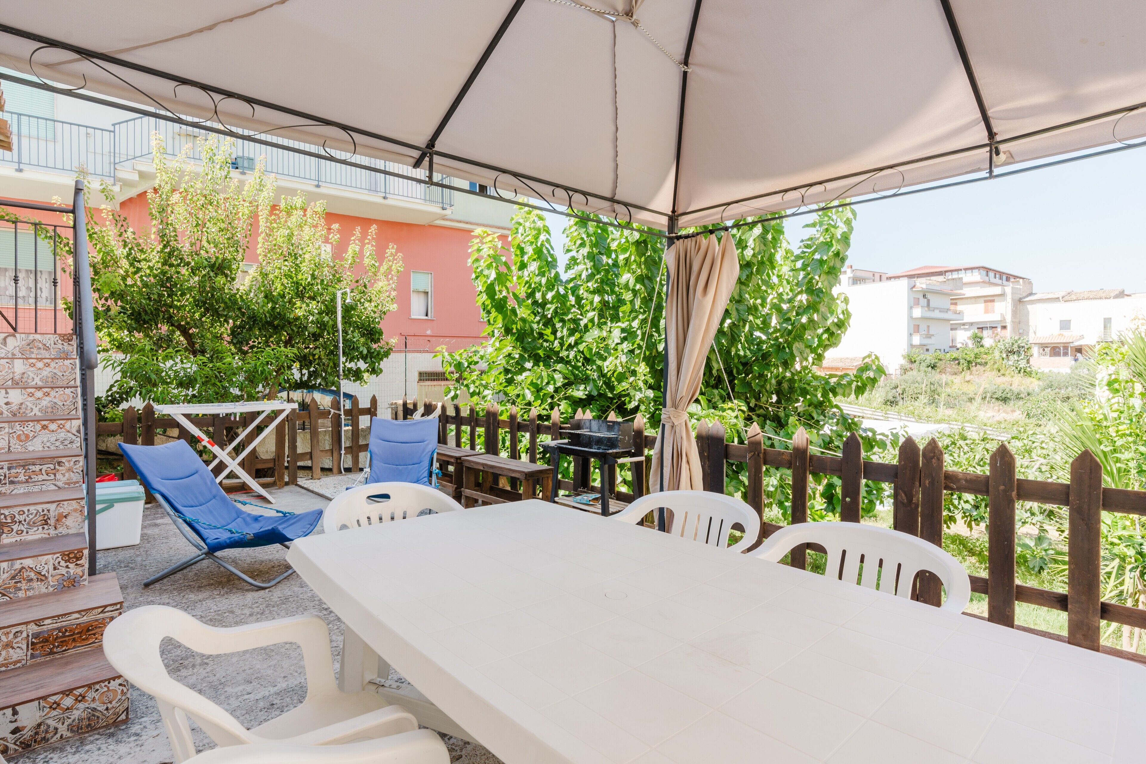 屋外ダイニングエリア