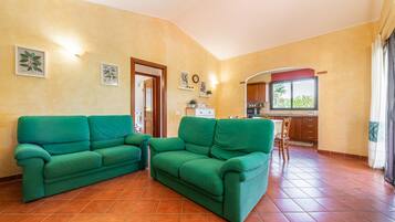 Fernseher, Kamin, Tischtennisplatte