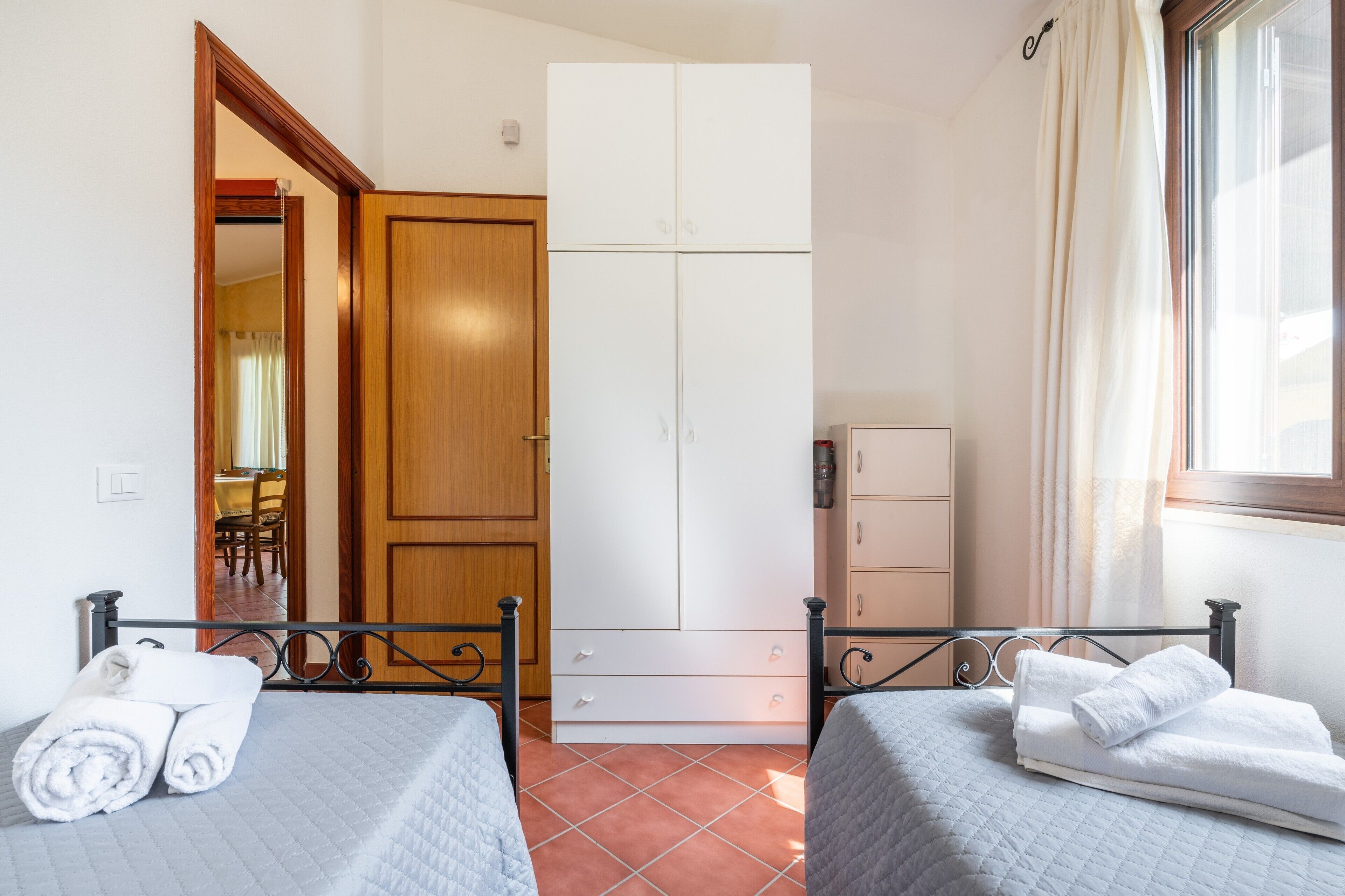 2 dormitorios, tabla de planchar con plancha, wifi gratis y ropa de cama