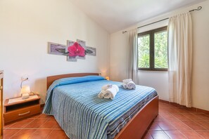 2 slaapkamers, een strijkplank/strijkijzer, gratis wifi, beddengoed