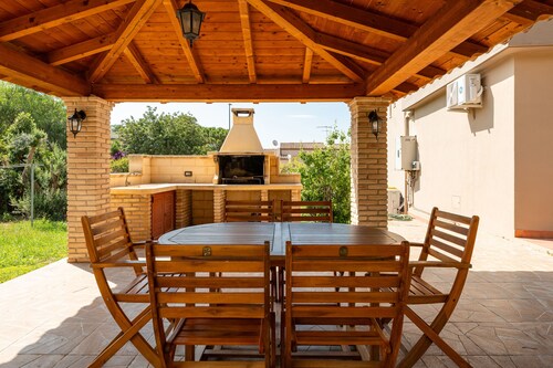 Holiday Home 'Giovanna - Relax Beach 80m' with Sea View, Wi-Fi and Air Conditioning
