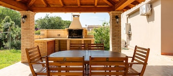 Maison de vacances 'Giovanna - Relax Beach 80m' avec vue sur la mer, Wi-Fi et climatisation