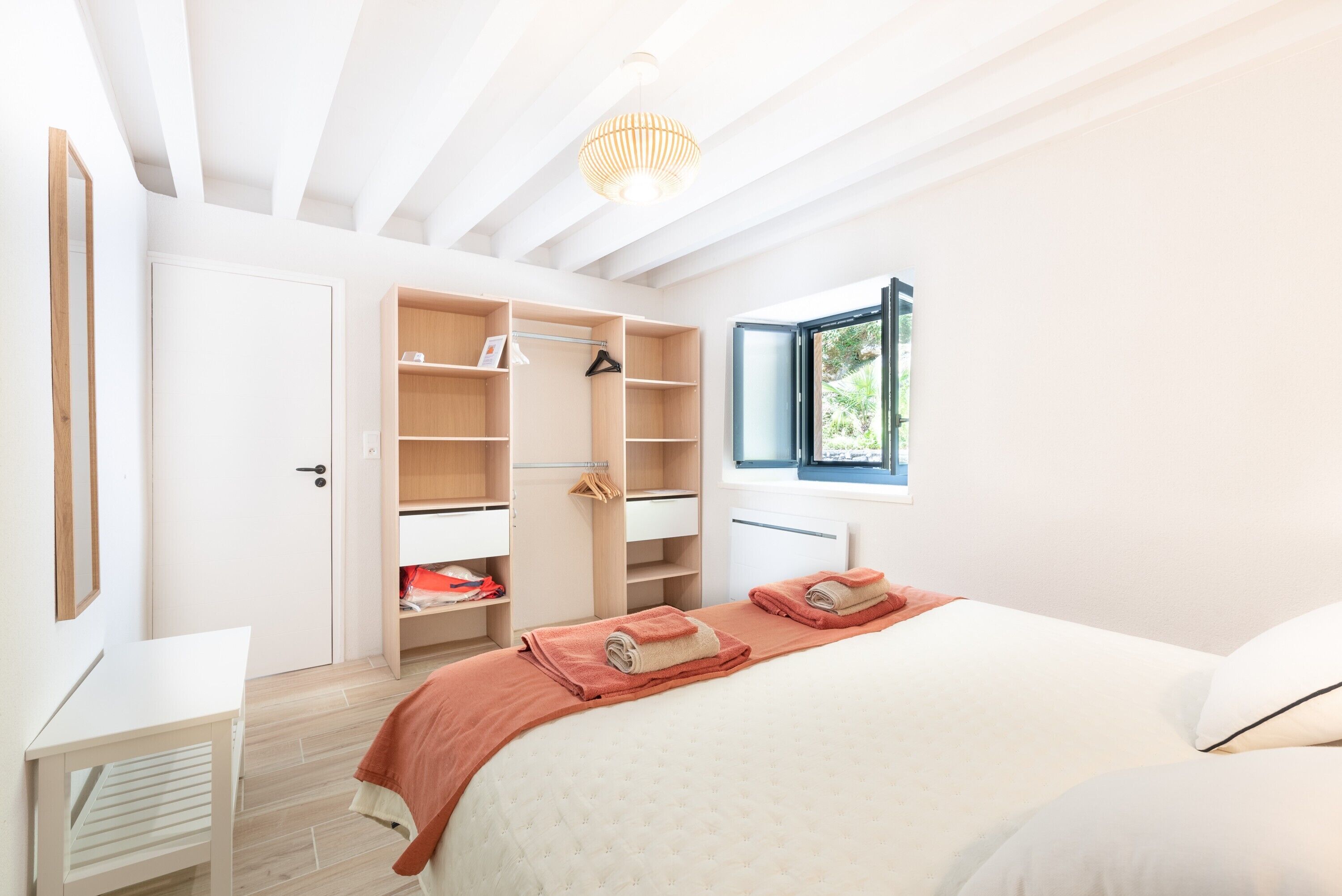 3 soverom, strykejern/-brett, wi-fi og sengetøy