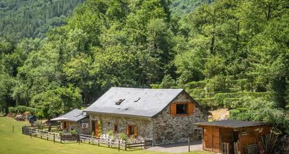 Holiday Home 'L'authentik' with Mountain View, Private Terrace and Air Conditioning