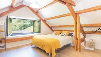 3 habitaciones, tabla de planchar con plancha, wifi y ropa de cama