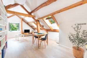 Interior - Holiday Home 'L'authentik' with Mountain View, Private Terrace and Air Conditioning (Accous)