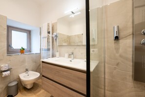 تجهيزات دش، مجففات شعر، مناشف