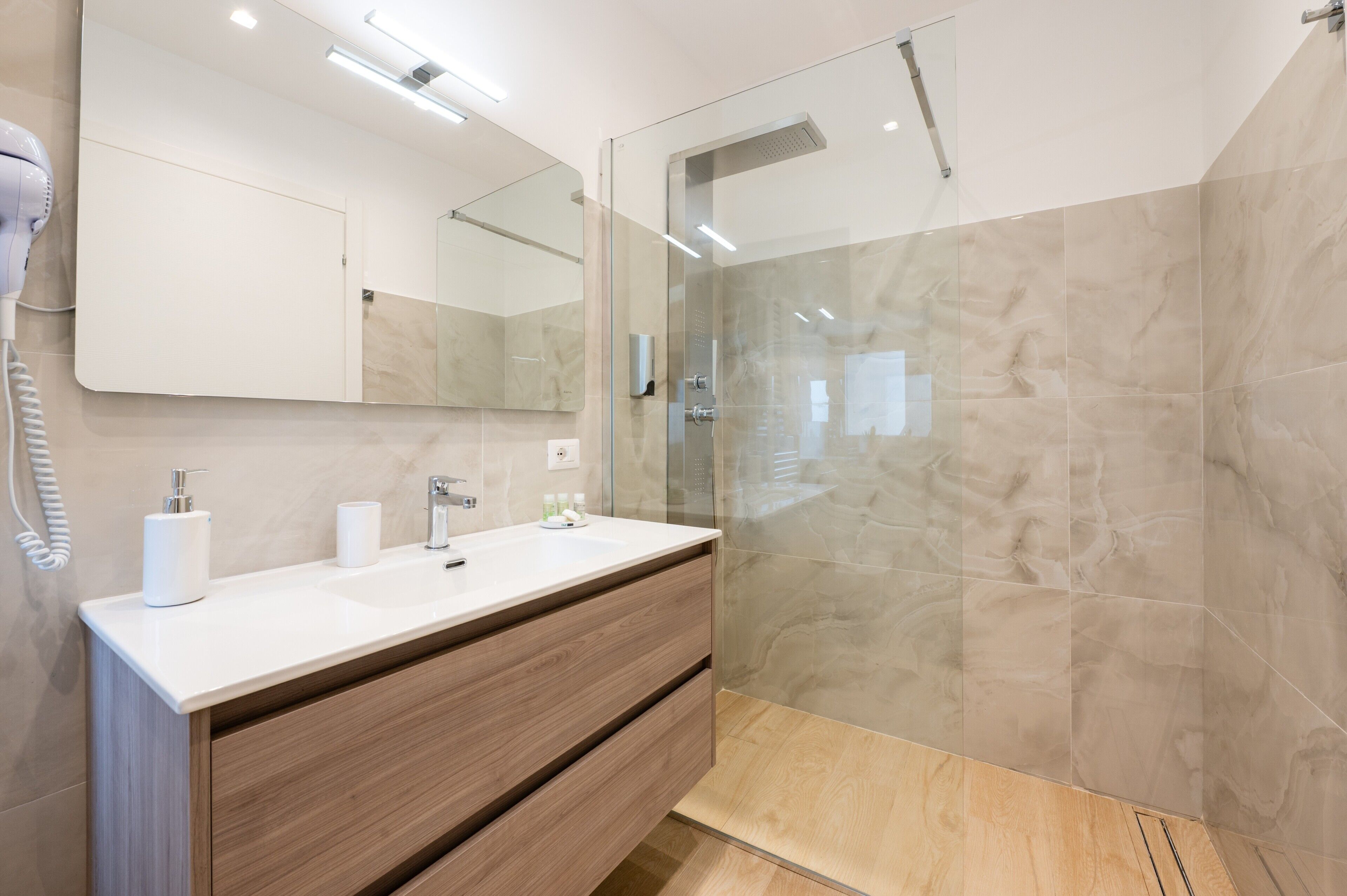 Shower, hair dryer, towels