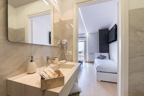 Shower, hair dryer, towels