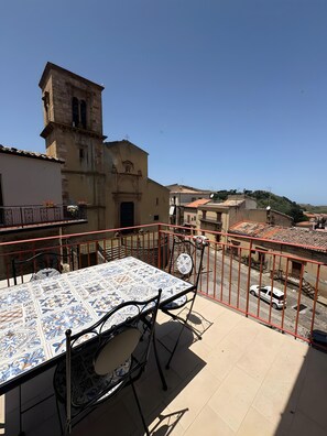 Outdoor dining - Vico degli Orti 'Room 1' with Mountain View, Wi-Fi, and Air Conditioning (Mistretta)