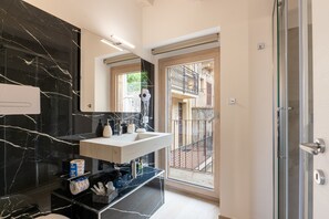 تجهيزات دش، مجففات شعر، مناشف