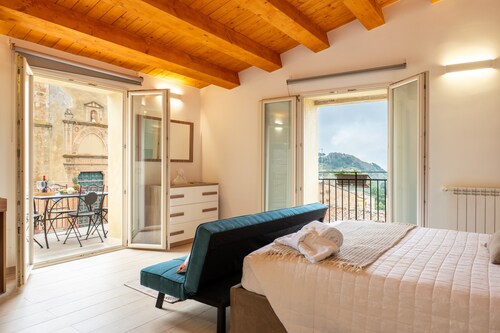 Studio 5' with Sea View and Private Terrace