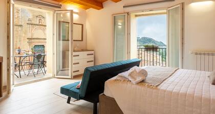 Studio 5' with Sea View and Private Terrace