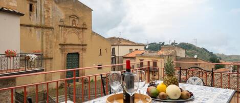 تناول الطعام بالخارج