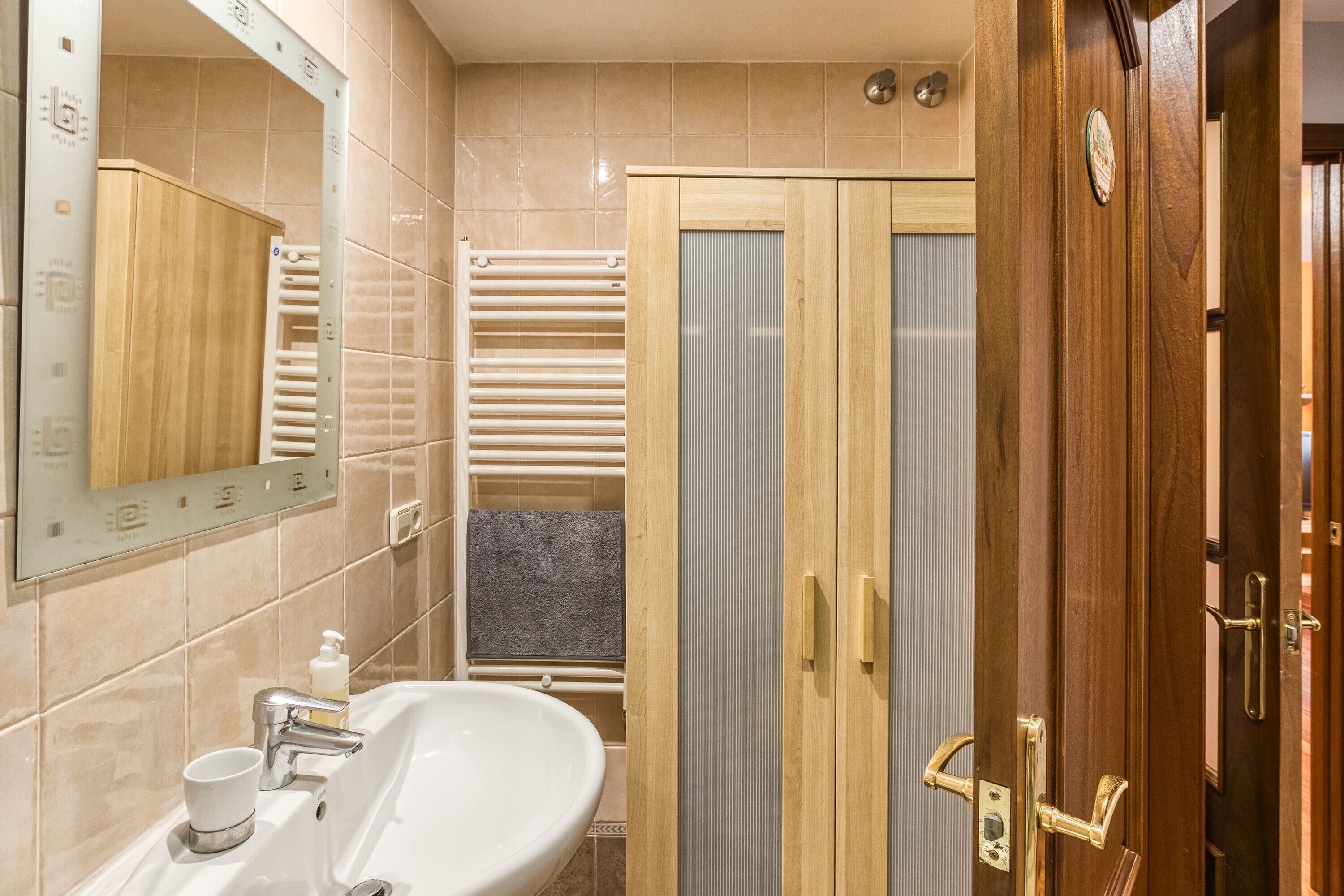 Een douche, een haardroger, handdoeken