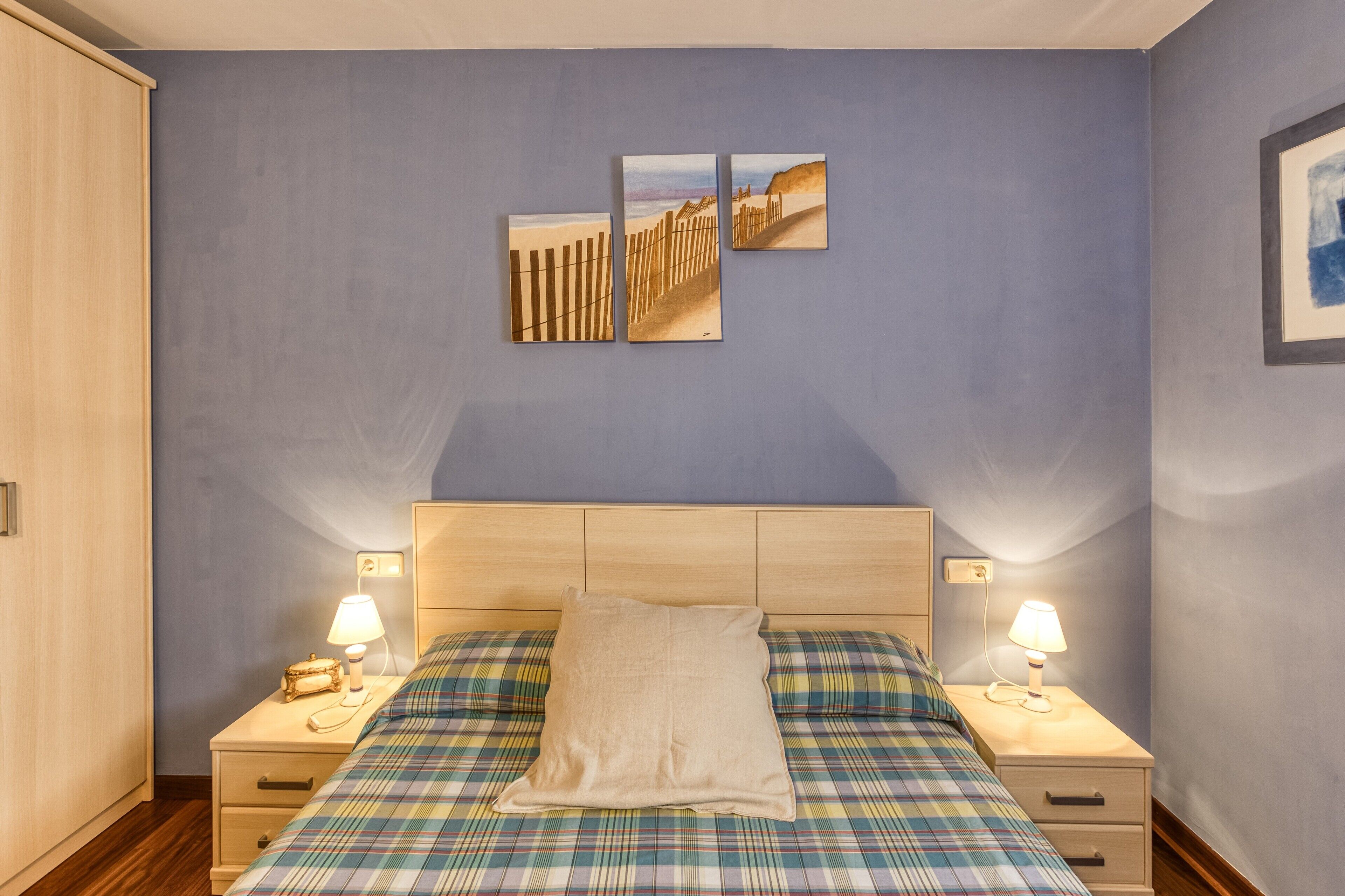 2 bedrooms, bed sheets