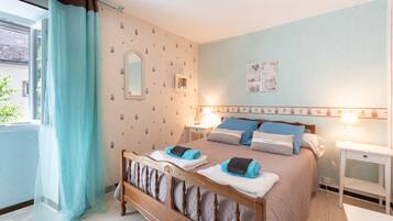 2 slaapkamers, een strijkplank/strijkijzer, gratis wifi, beddengoed