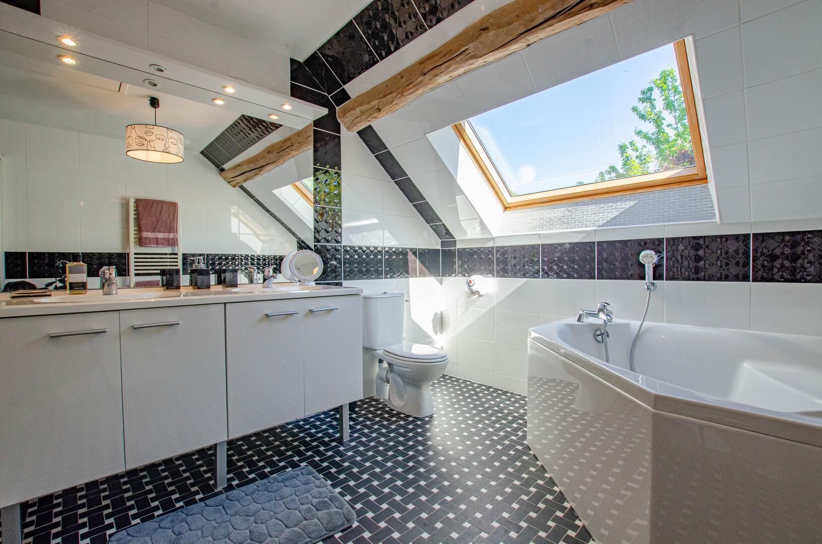 Dusche, Haartrockner, Handtücher