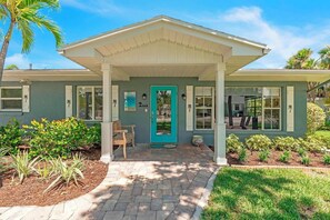 Unclassified image, 2 of 33, button