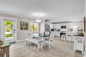 Unclassified image, 5 of 33, button