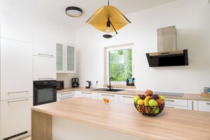 Fridge, microwave, oven, stovetop - Villa Mare Blue (Istria - Pifari) (Pifari)