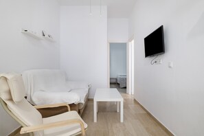 TV - Apartment 'Gades Nömada B' with Private Garden, Wi-Fi and Air Conditioning (Conil de la Frontera)