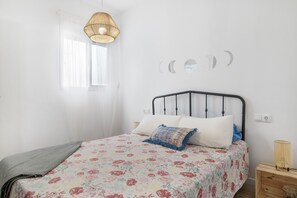 1 dormitorio, tabla de planchar con plancha, wifi gratis y ropa de cama
