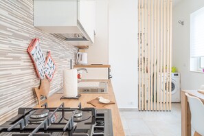 Fridge, oven, stovetop, dishwasher