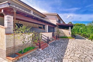 Exterior - Casa Melograno - Villa Mapa with Sea View, Wi-Fi, and Air Conditioning (Vieste)