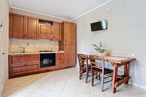 冰箱、炉灶、厨具/餐具