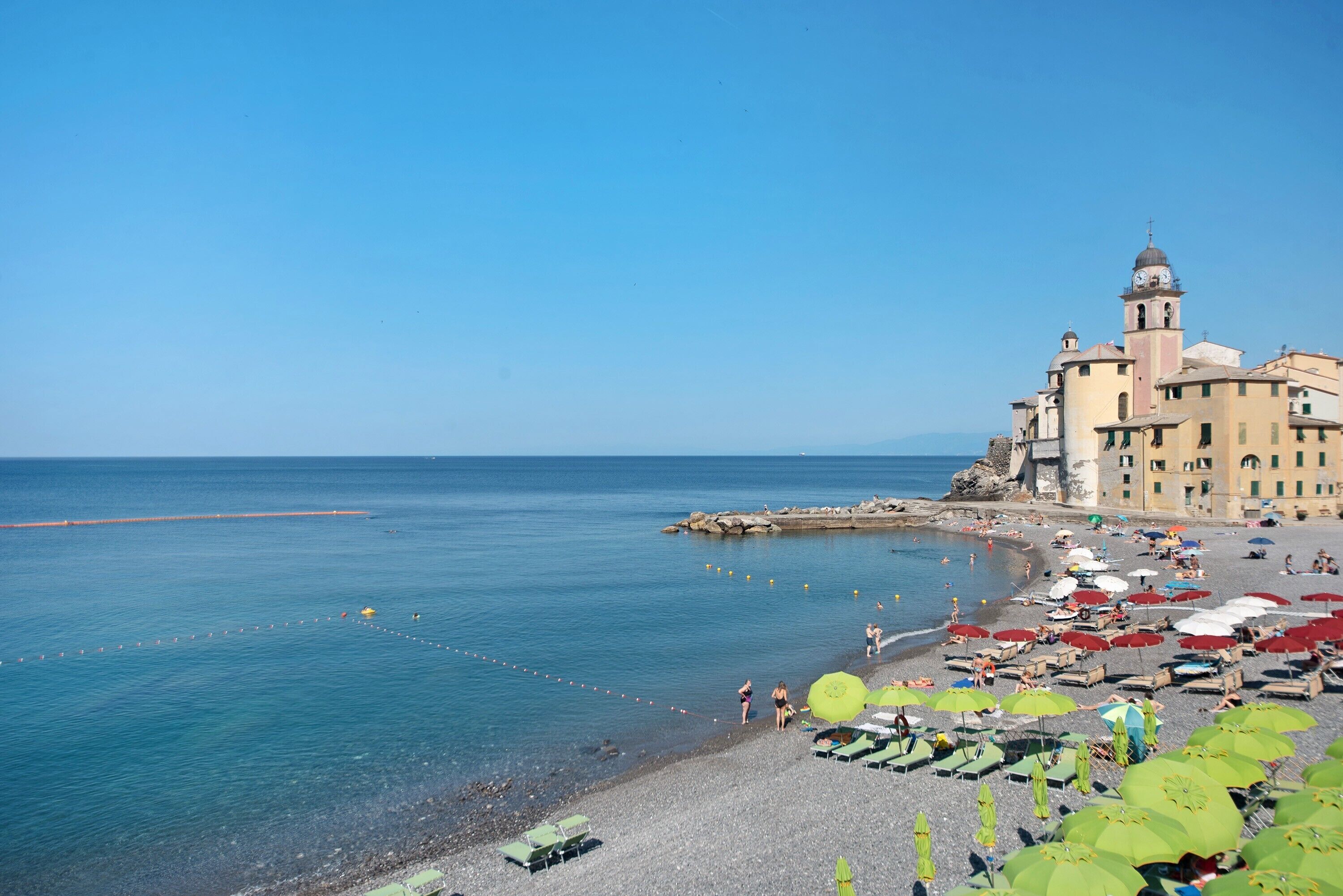 Una spiaggia nelle vicinanze