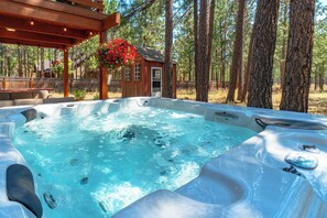 Outdoor spa tub - Juniper & Pine • Barrel Sauna + Hot Tub • Sisters, Oregon (Sisters)
