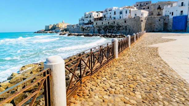 A coastal town with stone-paved walkways, white buildings, and a sea view. - Casa Limoncino - Villa Mapa with Sea View, Wi-Fi and Air Conditioning (Unknown)