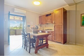 Dining - Casa Limoncino - Villa Mapa with Sea View, Wi-Fi and Air Conditioning (Unknown)