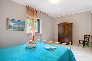 1 bedroom, free WiFi, bed sheets