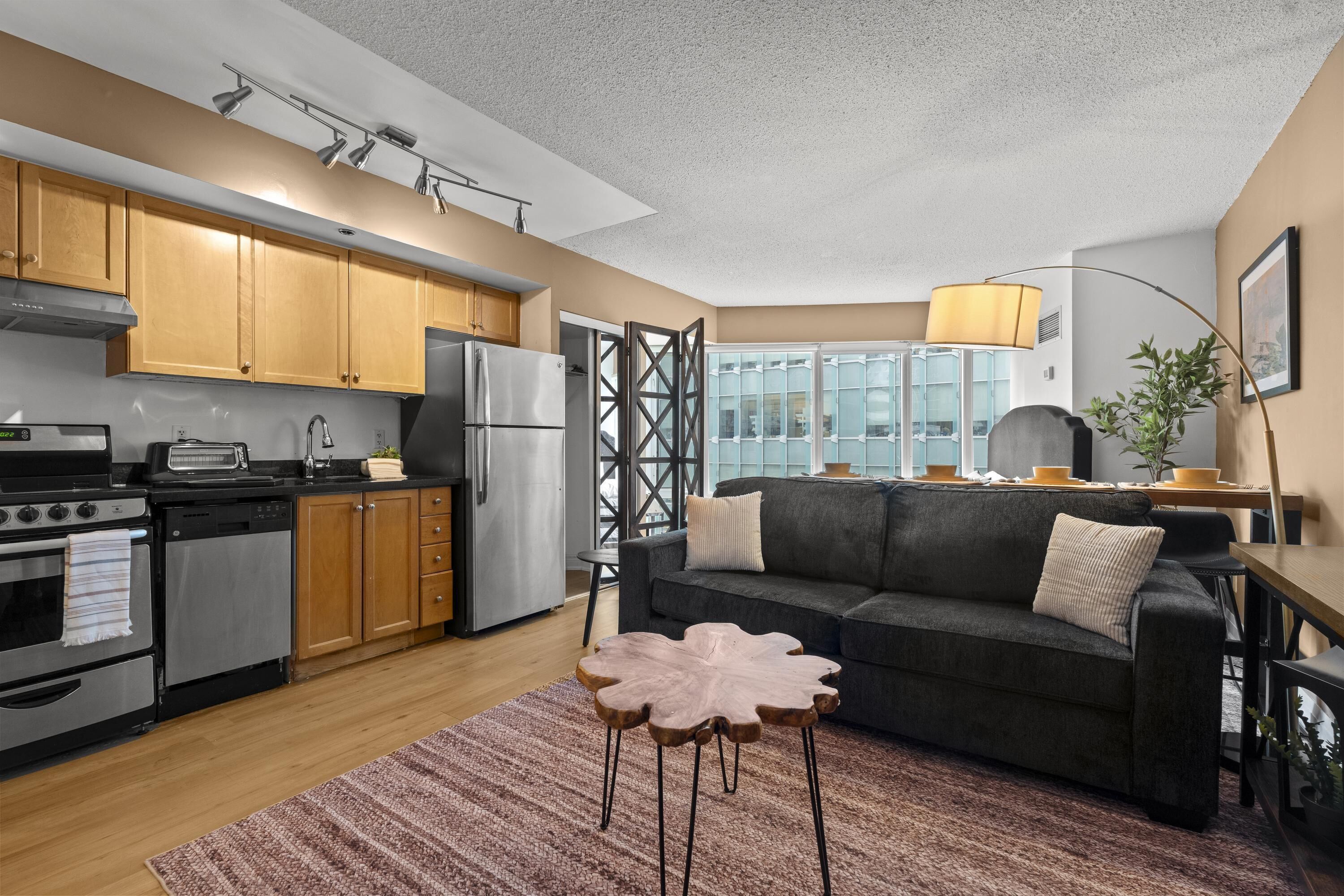 Luxury Studio, 1 Queen Bed with Sofa bed | Living area | Smart TV, streaming services