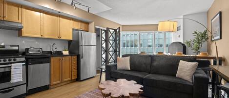 Luxury Studio, 1 Queen Bed with Sofa bed | Living area | Smart TV, streaming services