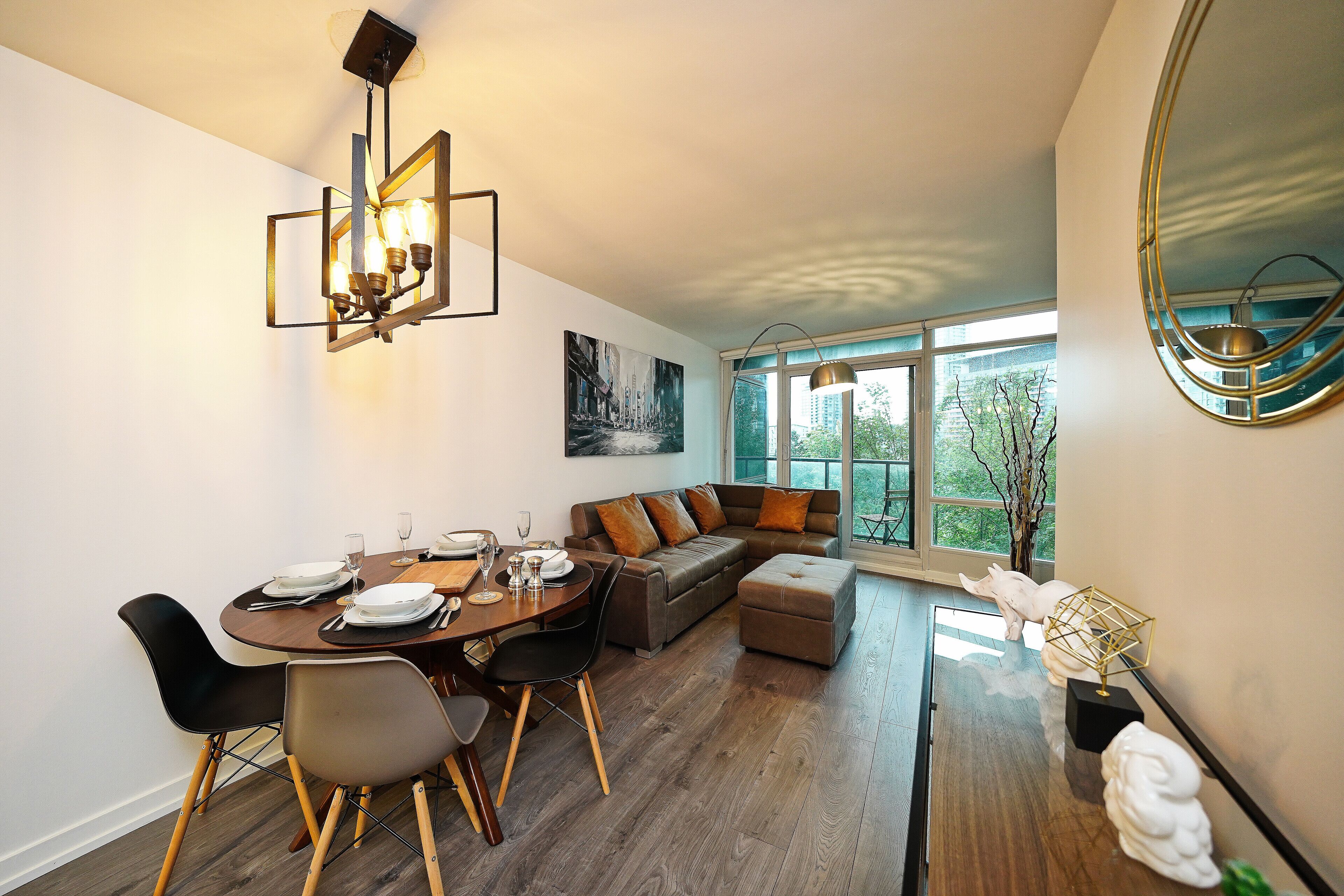 Suite estudio económica | Área de sala de estar | Smart TV y servicios de streaming 