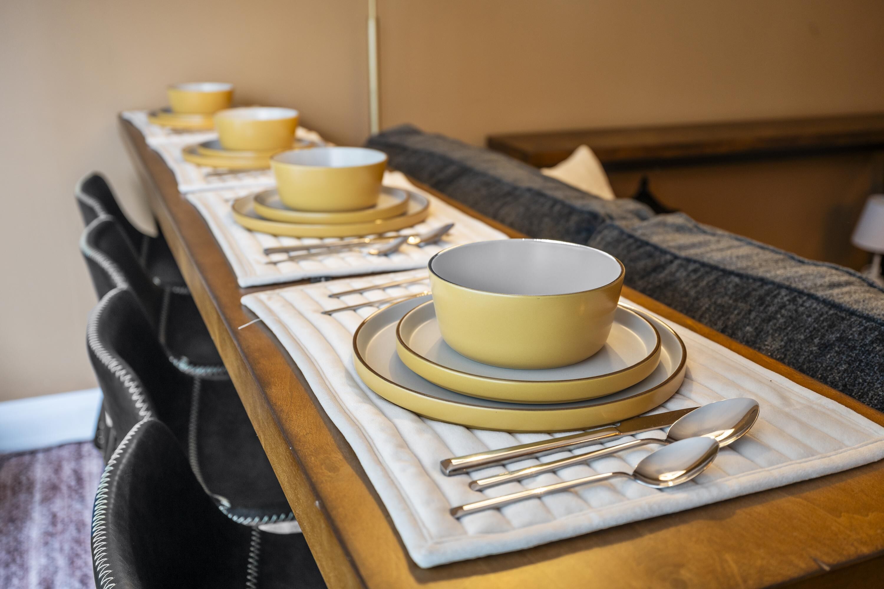 Luxury Studio, 1 Queen Bed with Sofa bed | Dining room