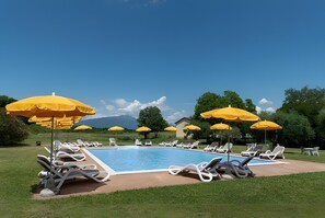 Pool - Apartment 'Mono Garden Colombare Teboi' with Mountain View, Wi-Fi and Air Conditioning (Lazise)
