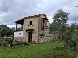 Exterior - Country House 'Quinta Dos Mascarenhas' with Mountain View and Air Conditioning (Oliveira do Hospital)