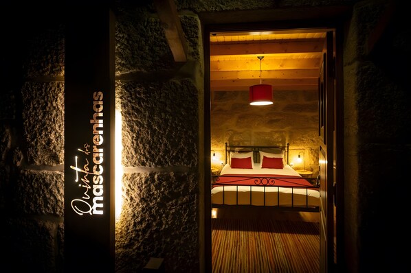 1 bedroom, free WiFi, bed sheets - Country House 'Quinta Dos Mascarenhas' with Mountain View and Air Conditioning (Oliveira do Hospital)