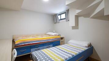 2 slaapkamers, een strijkplank/strijkijzer, gratis wifi, beddengoed
