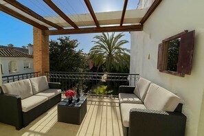 Property grounds - Beachside Apartment in Hacienda Beach (Estepona)