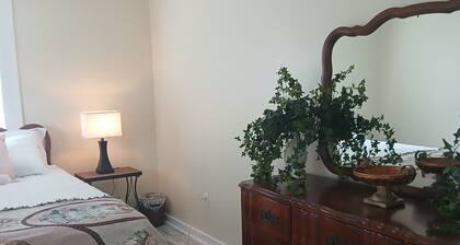 Charming 1-bedroom cottage in Holly Pond with AC, WiFi